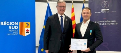 Le St&eacute;phanois Greg Crozier re&ccedil;oit la M&eacute;daille d'or du minist&egrave;re des Sports