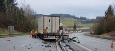 Circulation coupée sur l’A89 après un accident impliquant un poids lourd