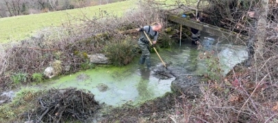 Dans le Pilat, des b&eacute;n&eacute;voles mobilis&eacute;s pour redonner vie aux mares