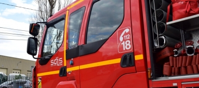 Saint-Galmier : un poids lourd se renverse et r&eacute;pand son carburant