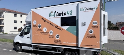 Un bus pour apprendre le code et retrouver la mobilit&eacute; : Aid&rsquo;Auto 42 d&eacute;ploie son v&eacute;hicule itin&eacute;rant dans la Loire