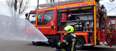 Un car scolaire enti&egrave;rement d&eacute;truit par les flammes &agrave; R&eacute;gny