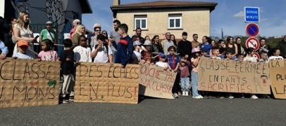 Roche-la-Moli&egrave;re : une manifestation contre la fermeture d'une classe d'&eacute;cole