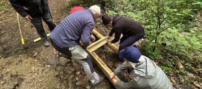 &Agrave; Fraisses, un nouveau platelage pour s&eacute;curiser un sentier de randonn&eacute;e