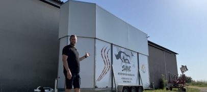 La premi&egrave;re remorque &agrave; girafes de France se trouve dans le Pilat