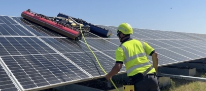 Saint-Cyprien : Un nettoyage indispensable pour optimiser la production d&rsquo;&eacute;lectricit&eacute; solaire