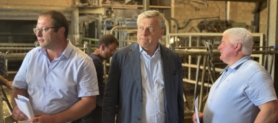 Saint-Marcellin-en-Forez : le nouveau pr&eacute;fet de la Loire &agrave; la rencontre du monde agricole