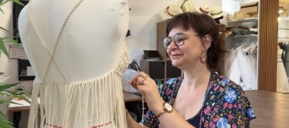 &Agrave; Saint-Just-Saint-Rambert, elle cr&eacute;e des robes de mari&eacute;e uniques