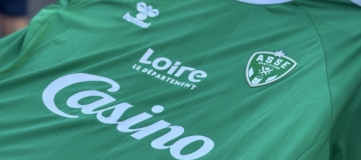 Maillot domicile de l&rsquo;ASSE 2026-2027 : hommage &agrave; l&rsquo;histoire et retour du sponsor Casino