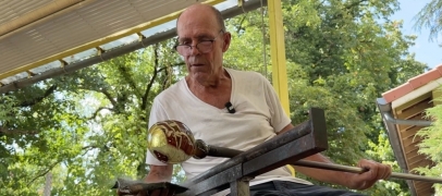 Pierre Marion, un des derniers souffleurs de verre de la Loire