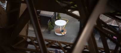 Canicules : du mobilier urbain rafraichissant made in Loire sous la Tour Eiffel