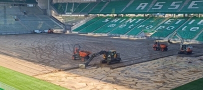 La pelouse de Geoffroy Guichard &agrave; nouveau refaite
